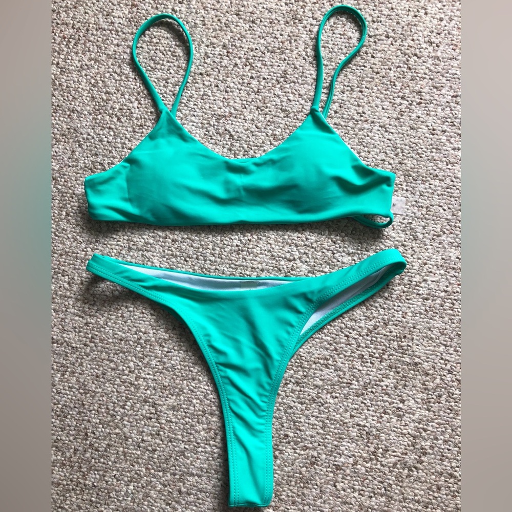 Women’s Thong Bikini. Size M. New.